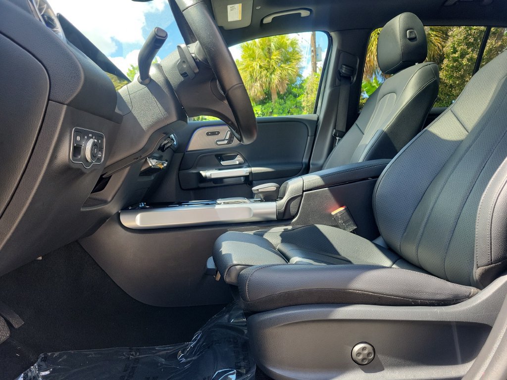 Used 2023 Mercedes-Benz EQB 300 4MATIC image 26