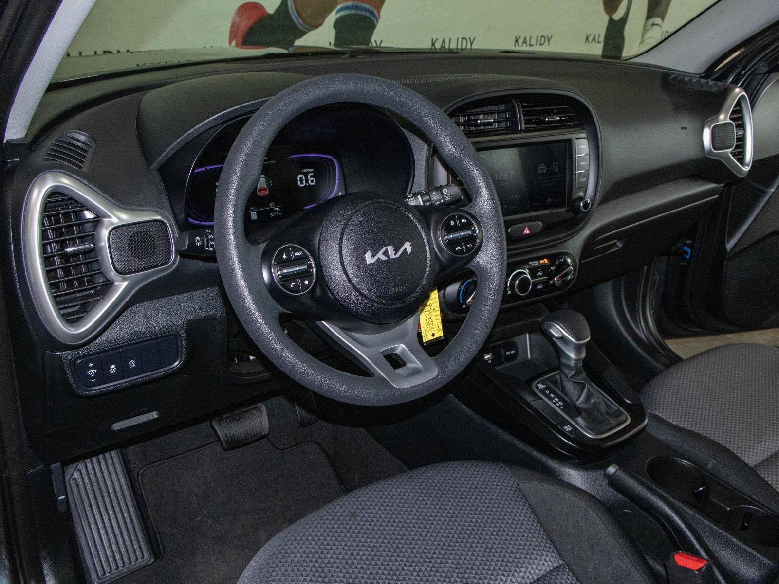 Used 2025 Kia Soul LX FWD image 5