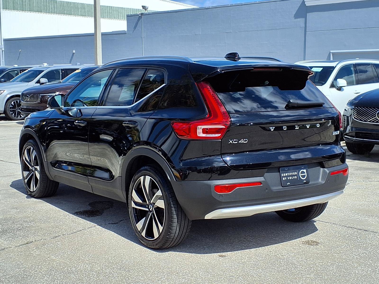 Certified 2023 Volvo XC40 B5 Ultimate w/ Protection Package Premier AWD/4WD image 5