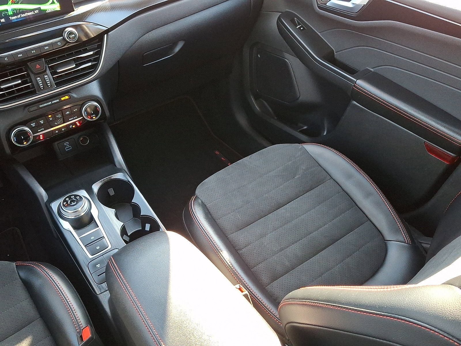 Certified 2022 Ford Escape SEL w/ SEL Stealth AWD Package image 16