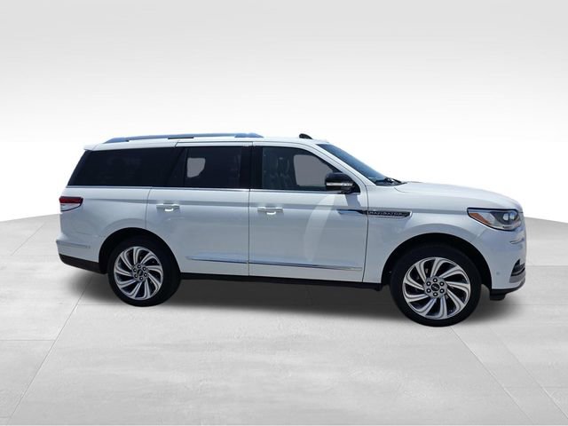 Used 2022 Lincoln Navigator Reserve RWD image 2