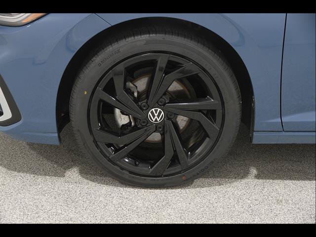 Certified 2025 Volkswagen Jetta SE FWD image 21