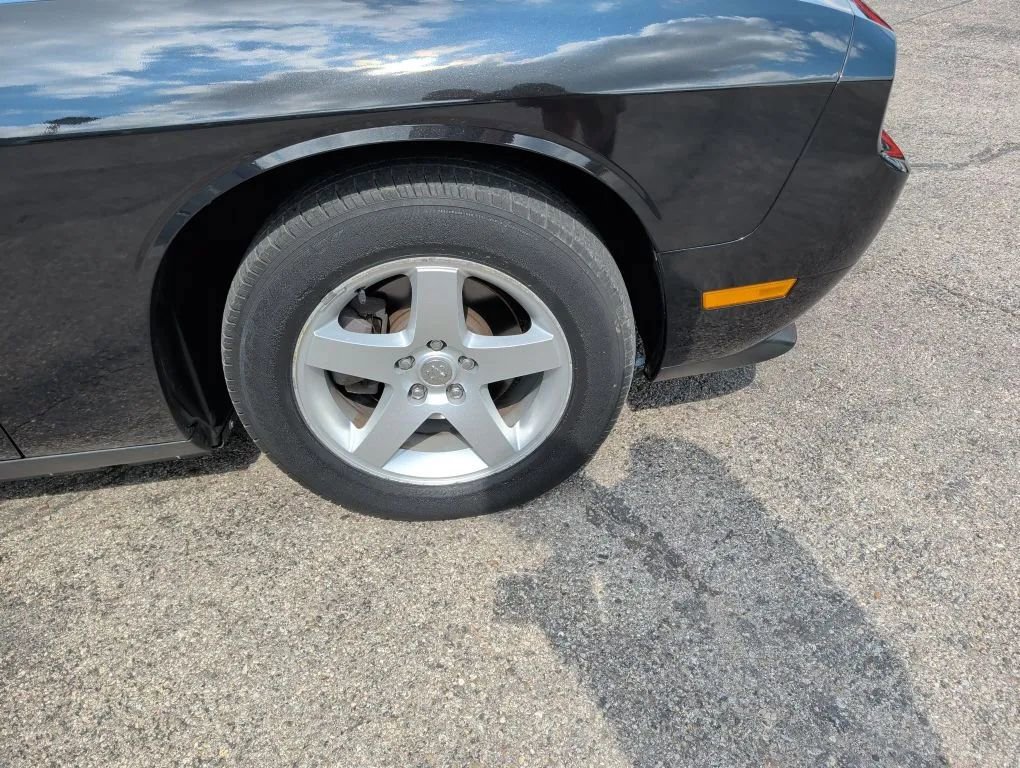 Used 2010 Dodge Challenger SE RWD image 14