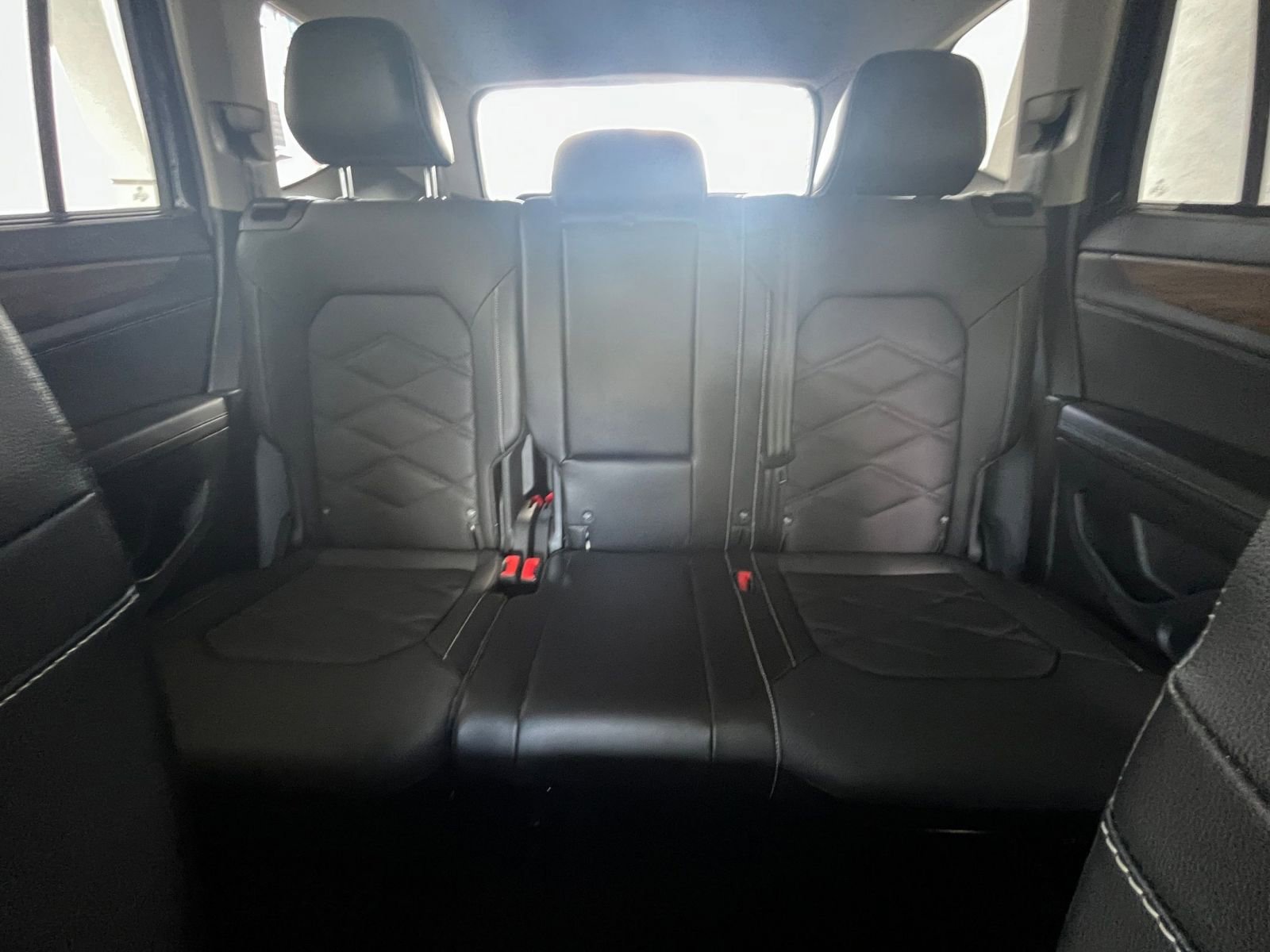 Used 2025 Volkswagen Atlas SE AWD/4WD image 41