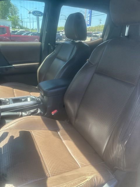 Used 2017 Toyota Tacoma Limited w/ Tow Package image 9