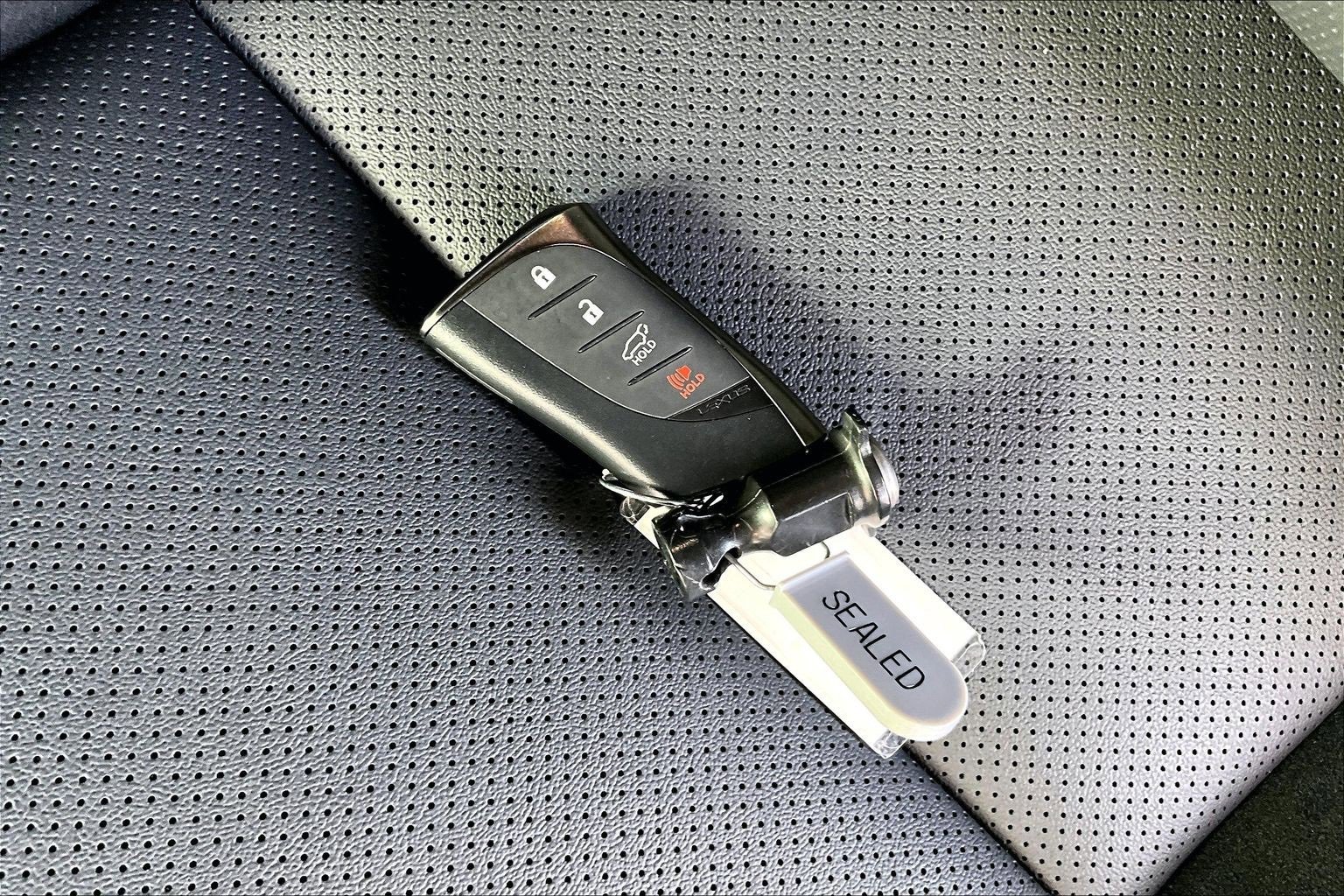 Used 2025 Lexus RX 500h F Sport w/ Convenience Package image 11