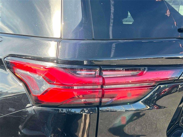 Certified 2023 Chevrolet Traverse LT w/ Rear Camera Mirror Package image 8