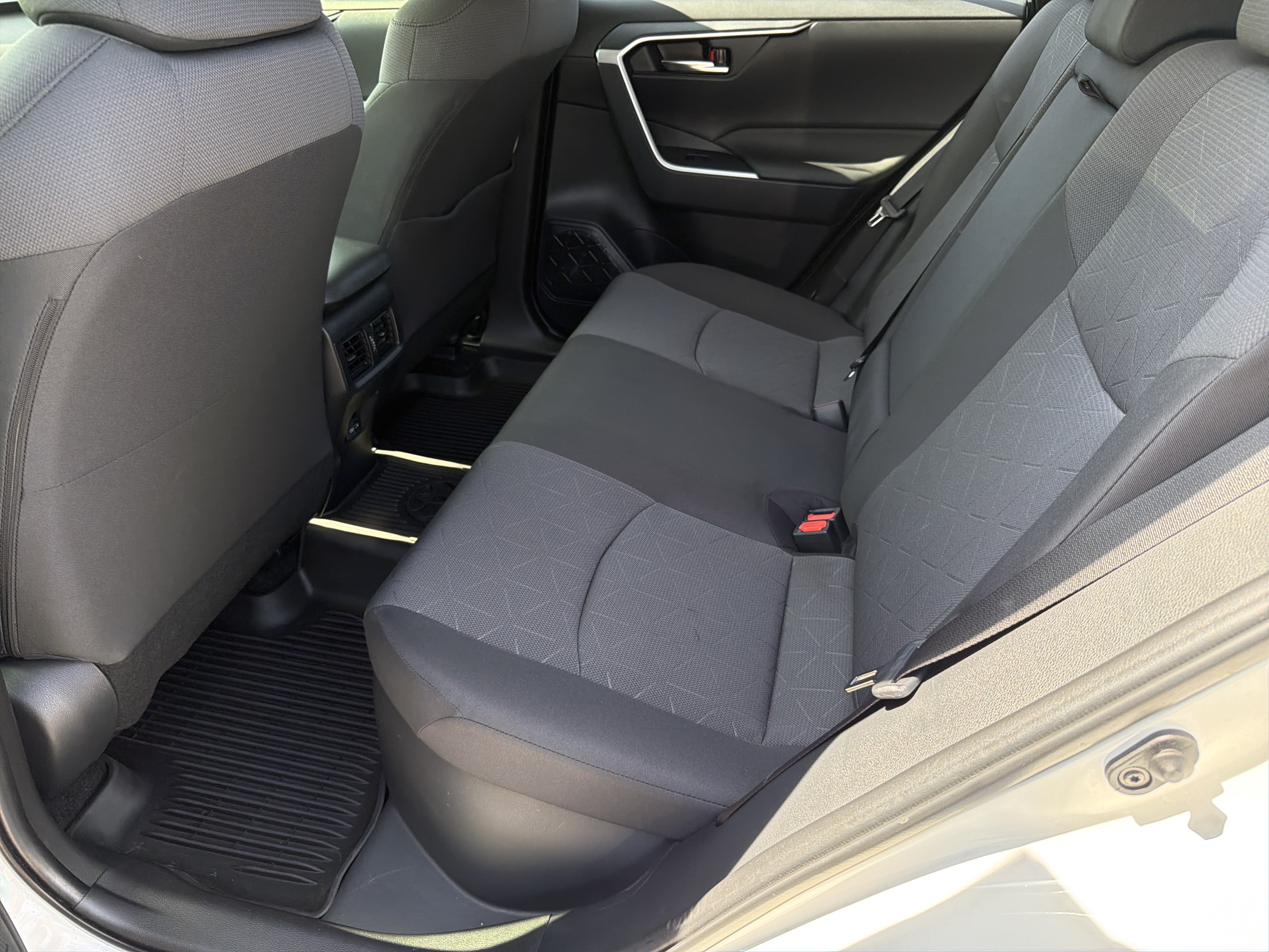 Certified 2024 Toyota RAV4 XLE AWD/4WD image 30