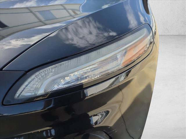 Used 2016 Jeep Cherokee Latitude AWD/4WD image 8