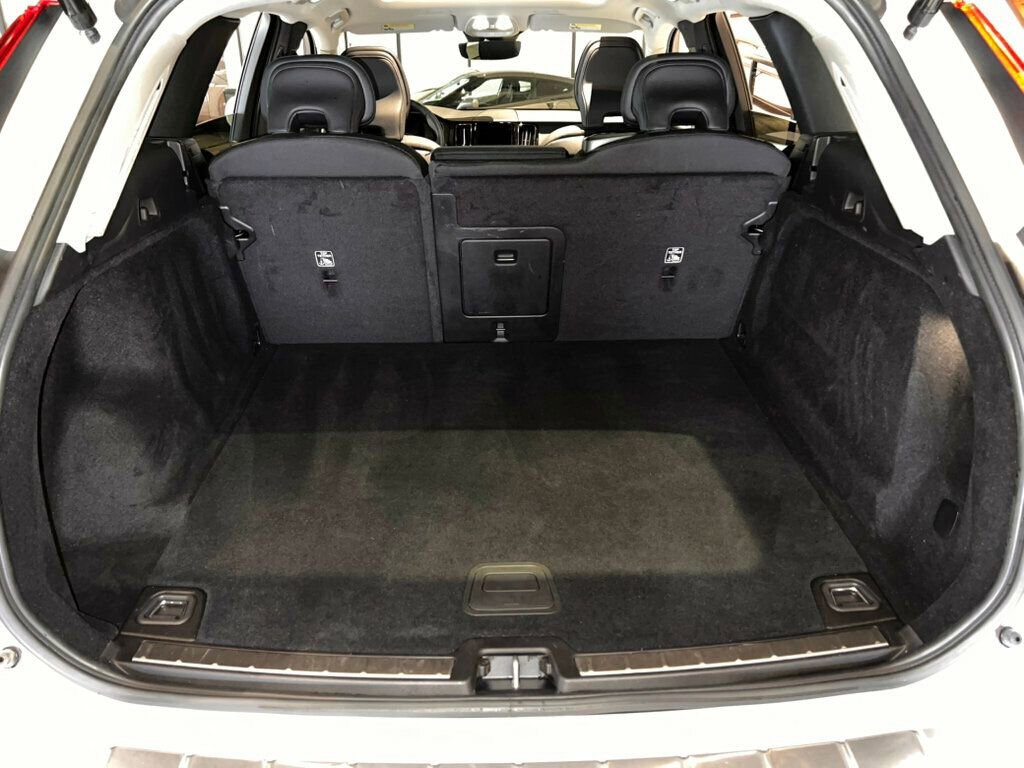 Used 2023 Volvo XC60 B5 Core image 26