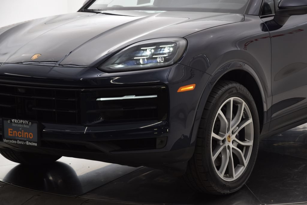 Used 2024 Porsche Cayenne AWD/4WD image 11