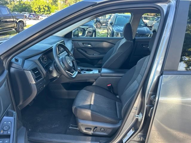 Used 2024 Nissan Rogue SV FWD image 5