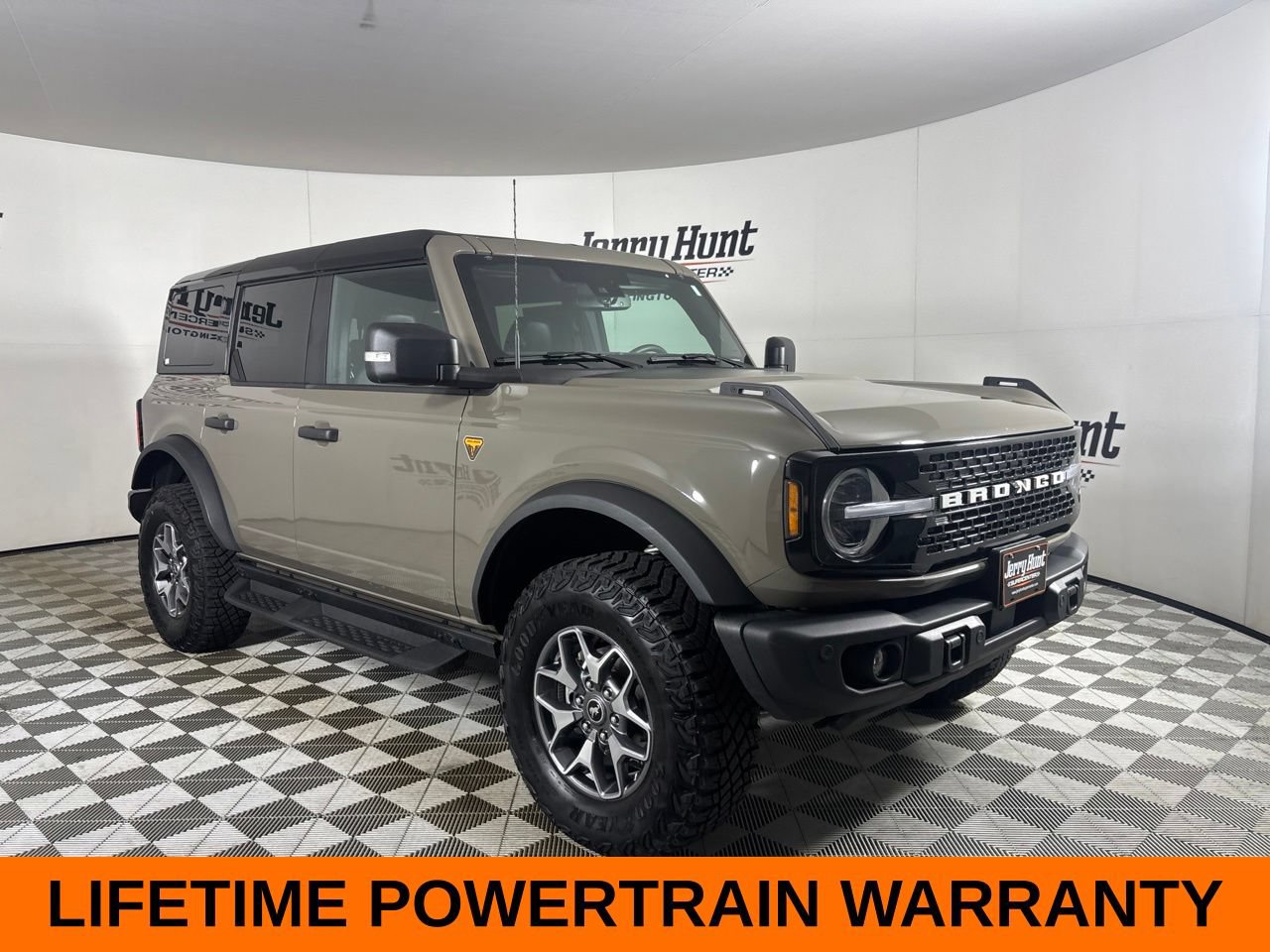 Used 2025 Ford Bronco Badlands AWD/4WD image 4