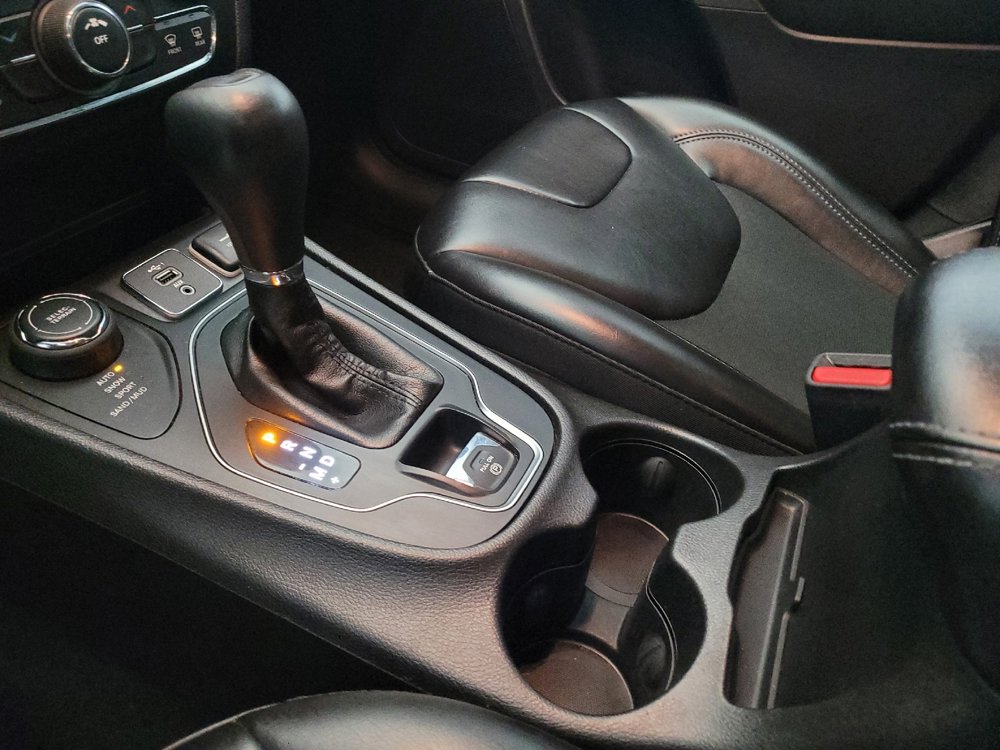 Used 2019 Jeep Cherokee Latitude Plus w/ Cold Weather Group image 26