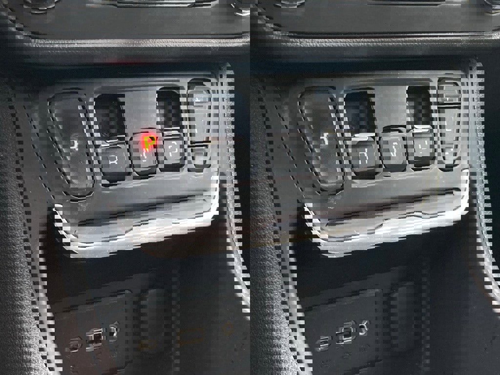 Used 2021 GMC Terrain SLE w/ Driver Convenience Package image 24