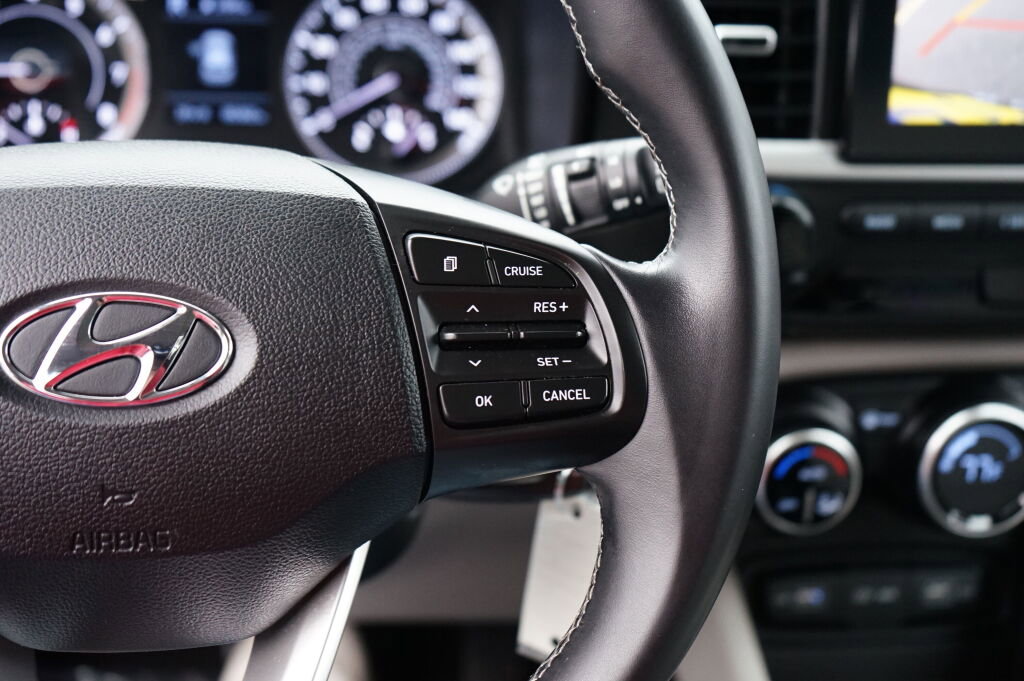 Used 2022 Hyundai Venue SEL w/ Cargo Package image 24