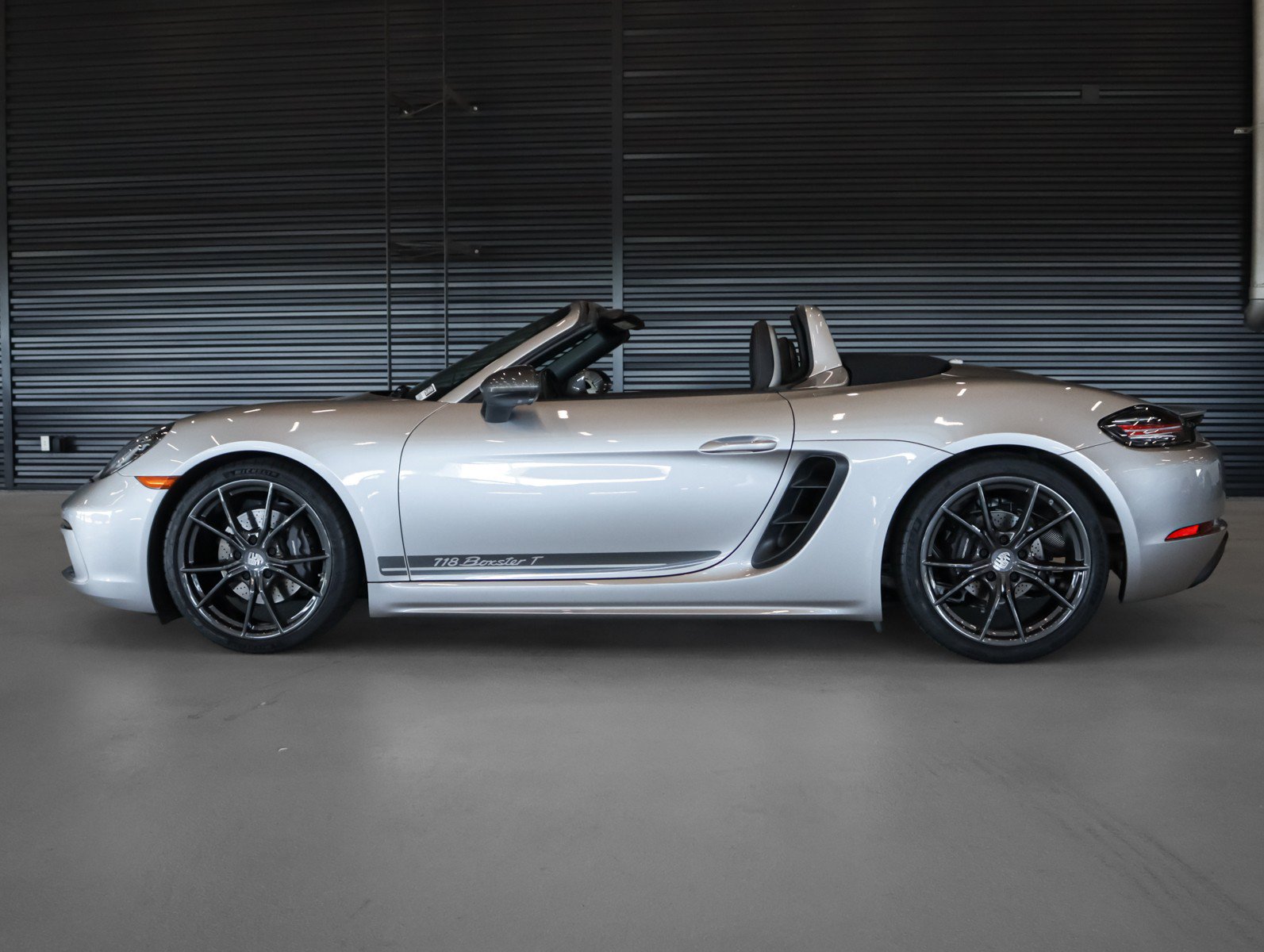 Certified 2023 Porsche 718 Boxster RWD image 2