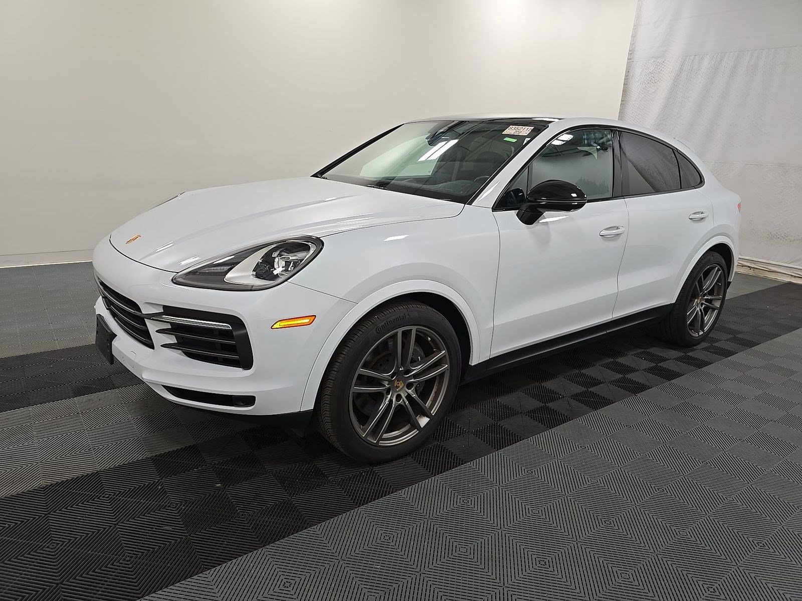 Used 2023 Porsche Cayenne Platinum Edition AWD/4WD image 2