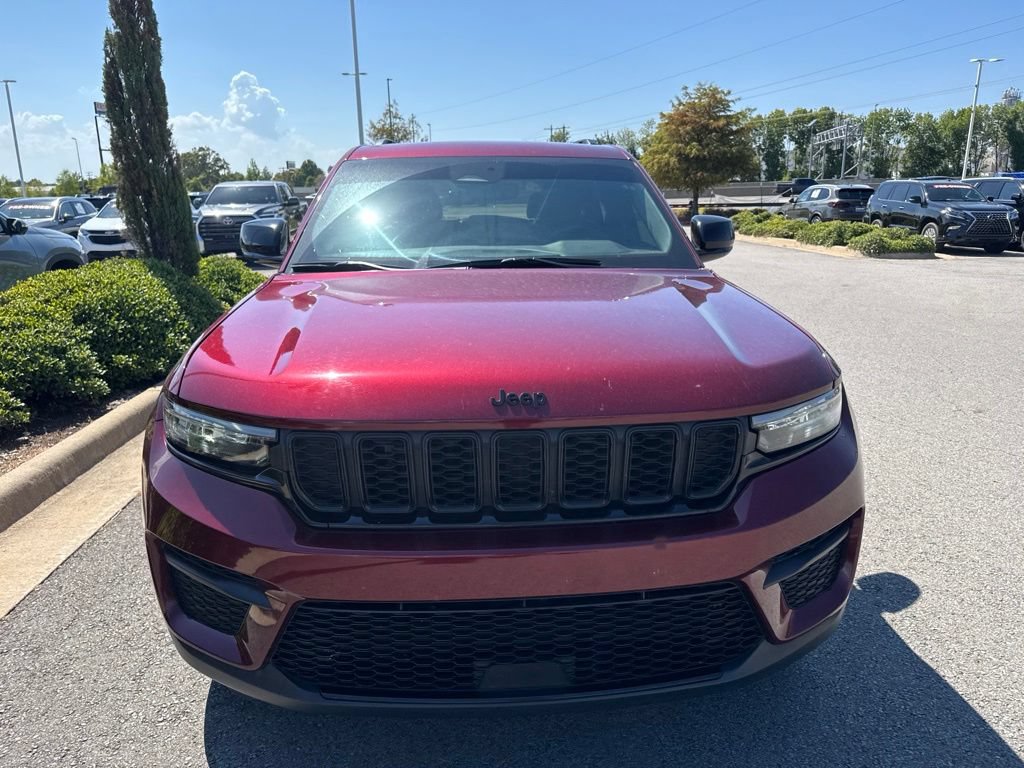 Used 2024 Jeep Grand Cherokee Altitude AWD/4WD image 3