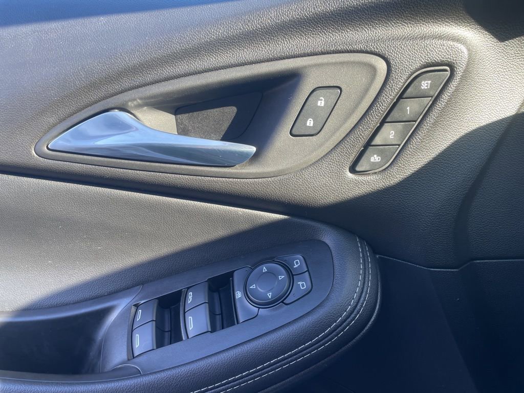 Used 2022 Buick Encore GX Essence w/ Experience Buick Package image 25