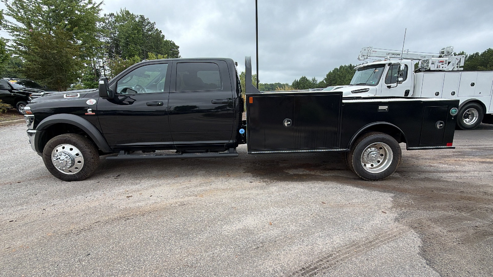 New 2025 RAM 5500 Tradesman w/ Safety Group AWD/4WD image 11