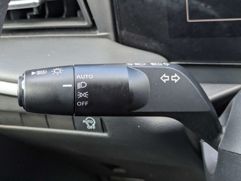 Used 2025 Nissan Kicks S FWD image 28