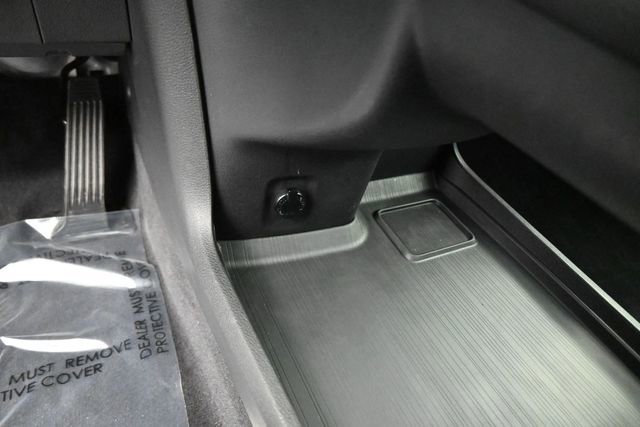 Used 2025 Toyota Sienna XSE FWD image 22