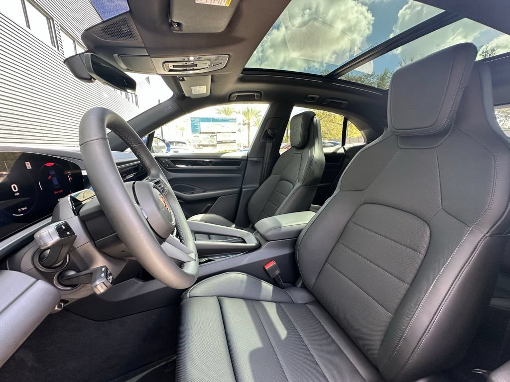 Used 2026 Porsche Macan Electric RWD image 5