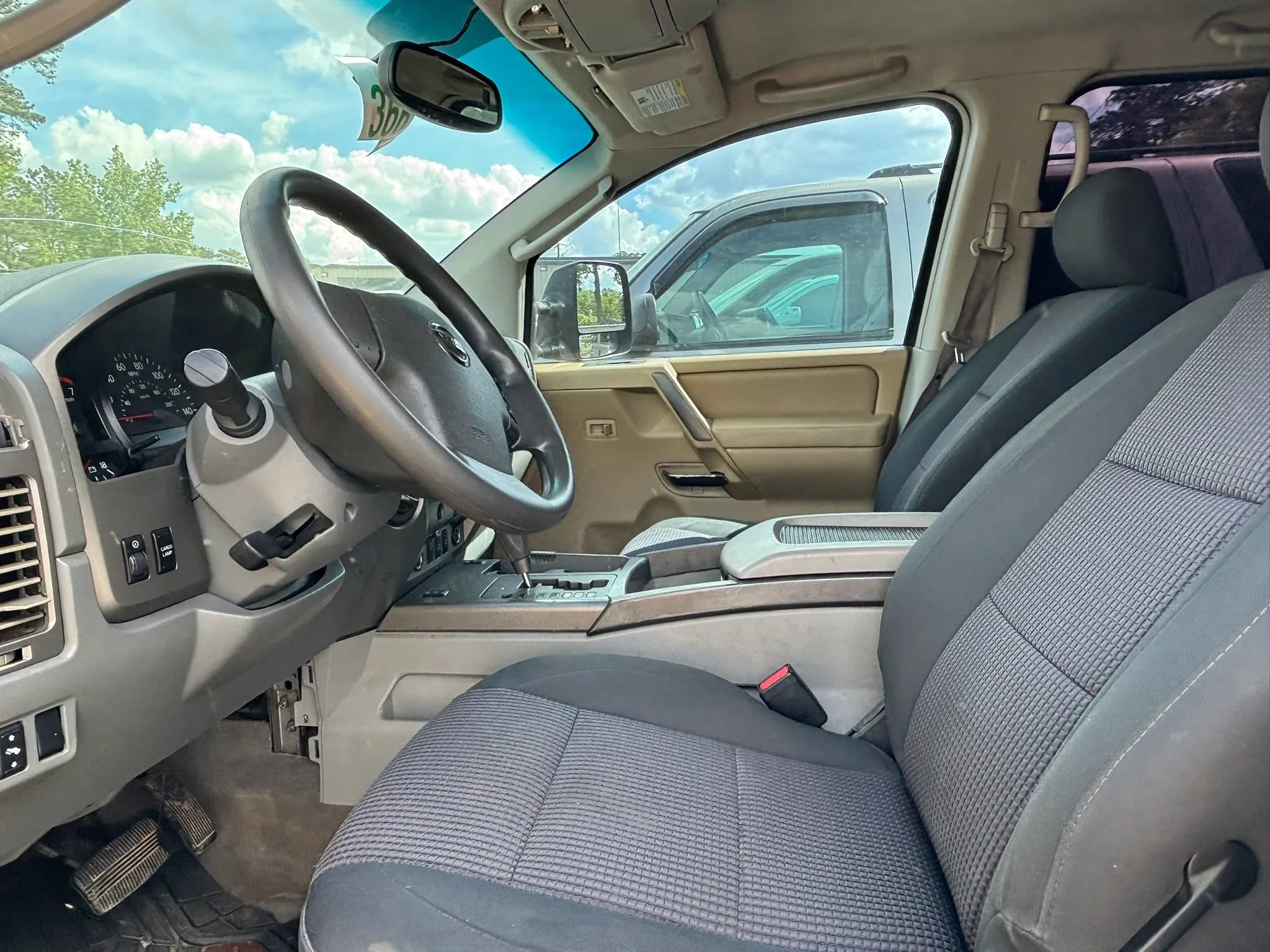 Used 2004 Nissan Titan LE w/ (Tow) Big Tow Pkg AWD/4WD image 9