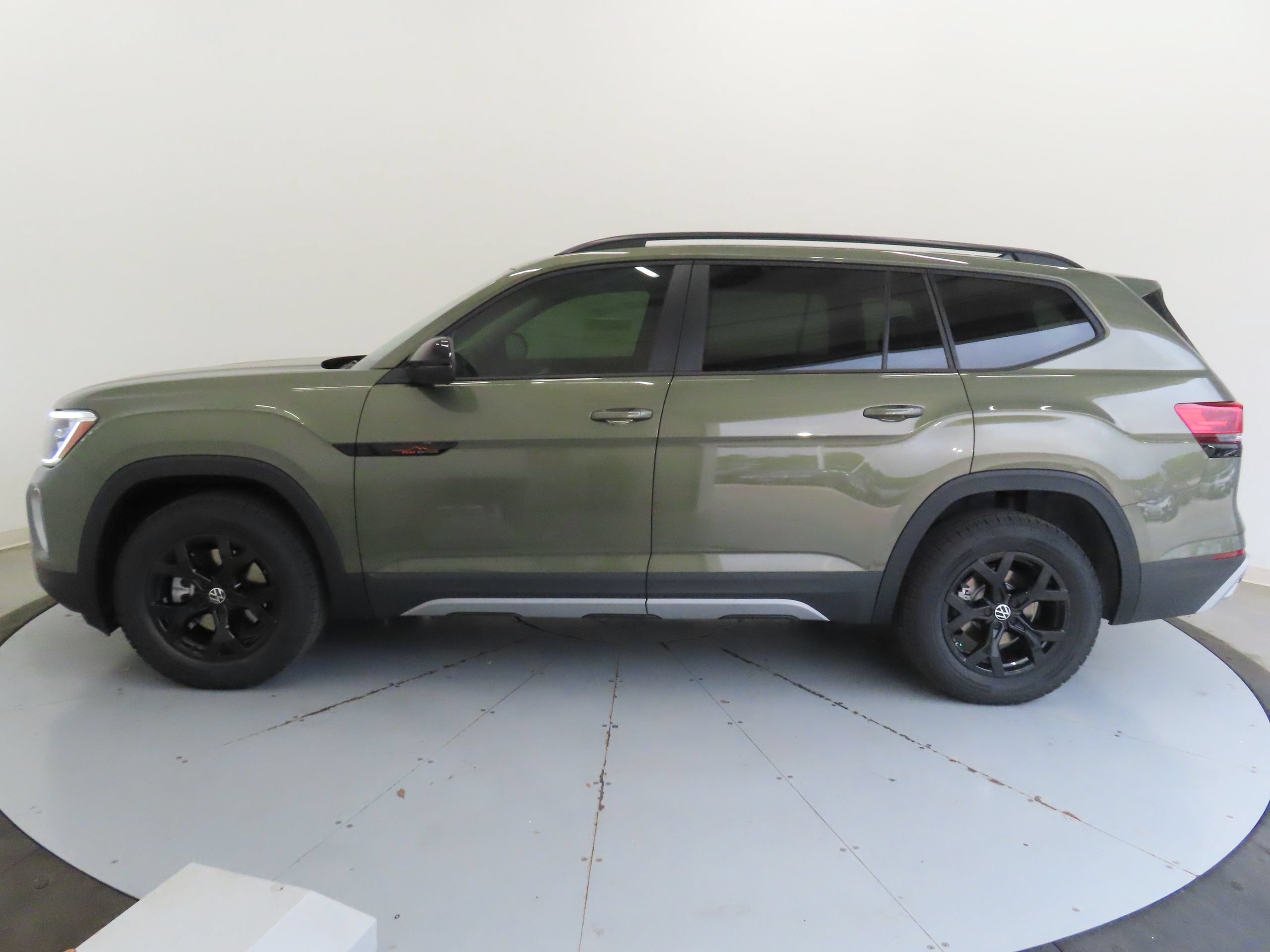 New 2026 Volkswagen Atlas Peak Edition AWD/4WD image 7