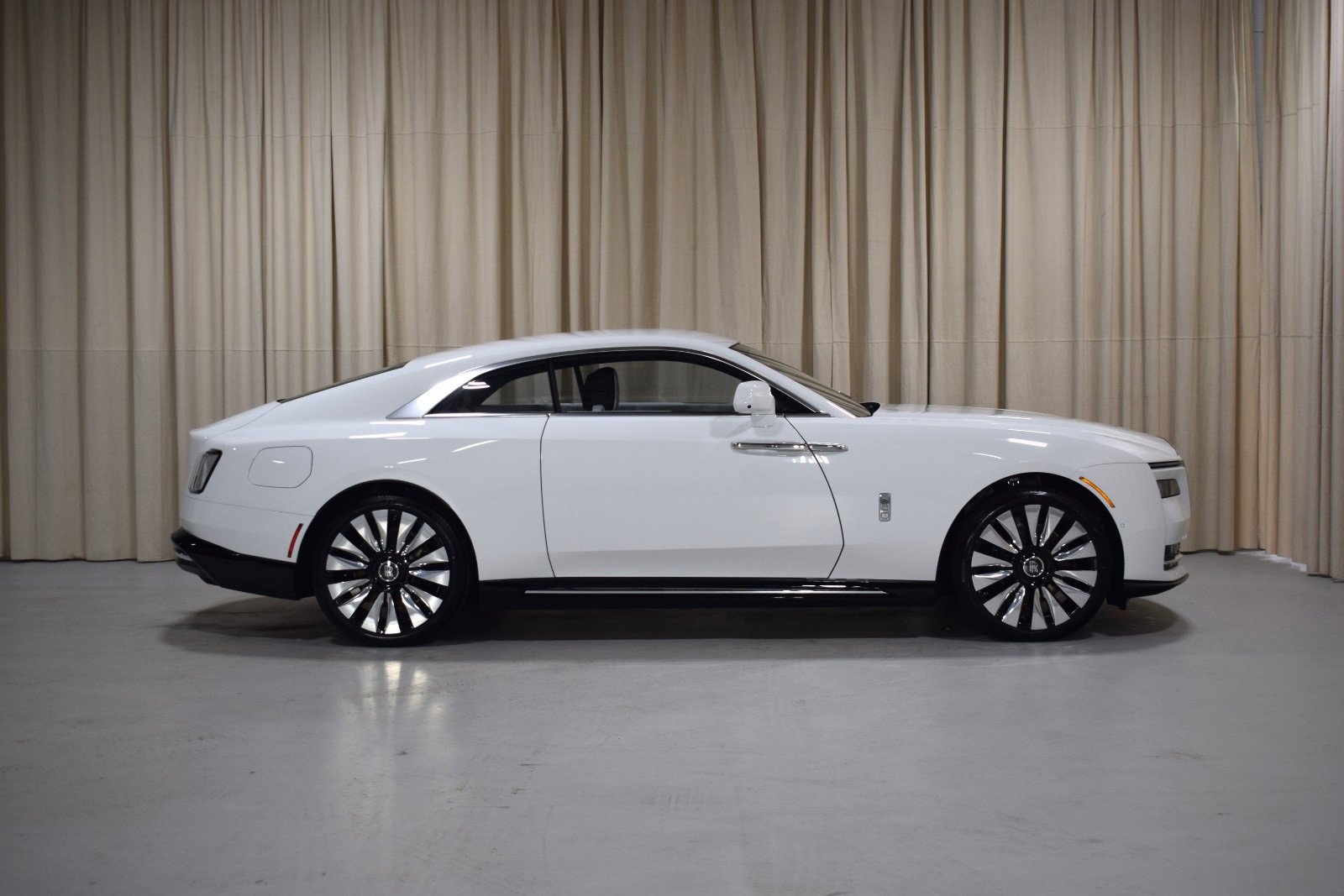 New 2025 Rolls-Royce Spectre w/ Leather Finishing Pack image 13