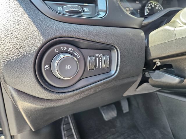 Used 2023 Jeep Renegade Altitude w/ Sun/Sound Group AWD/4WD image 25