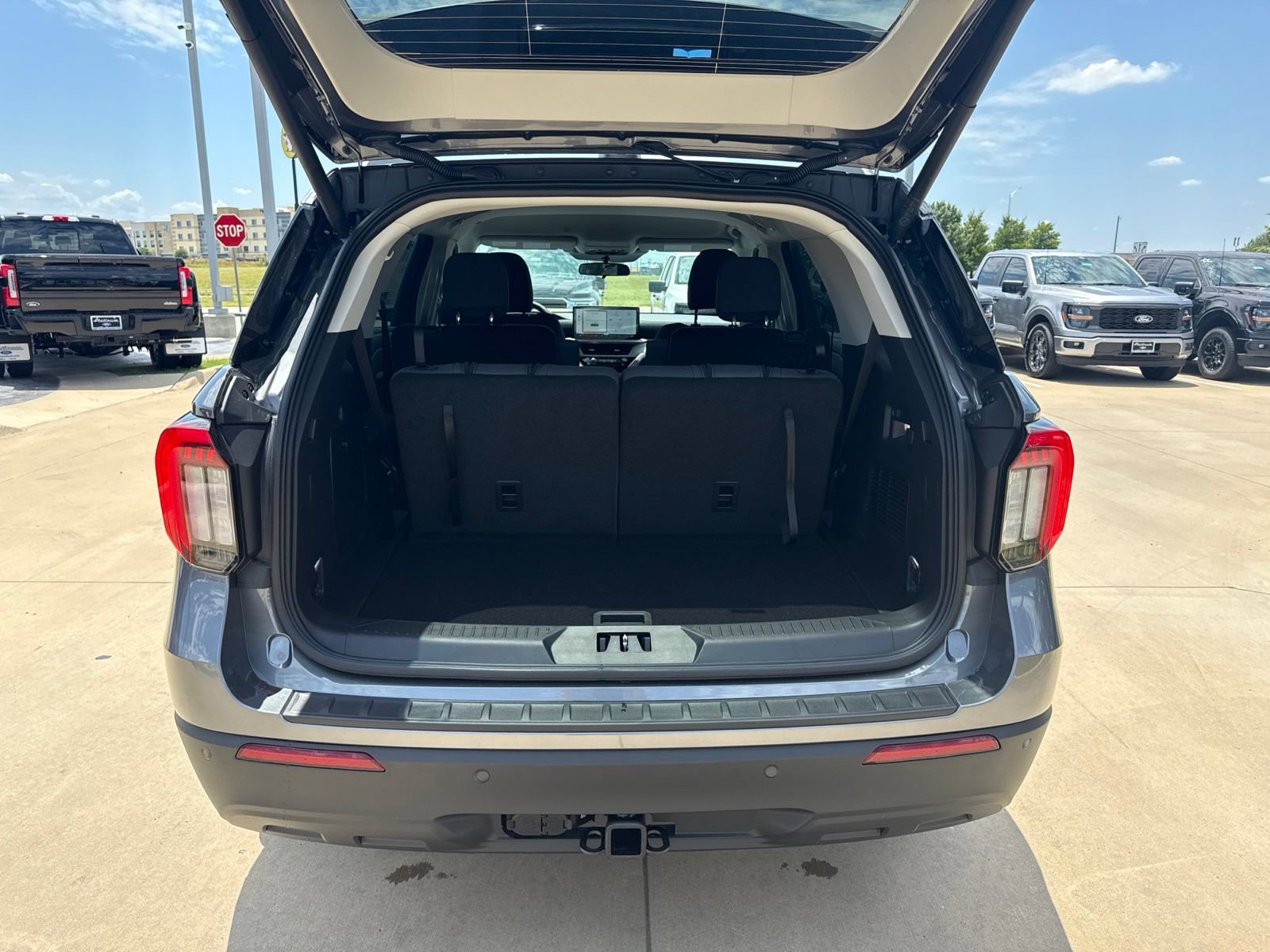 New 2026 Ford Explorer Active RWD image 5