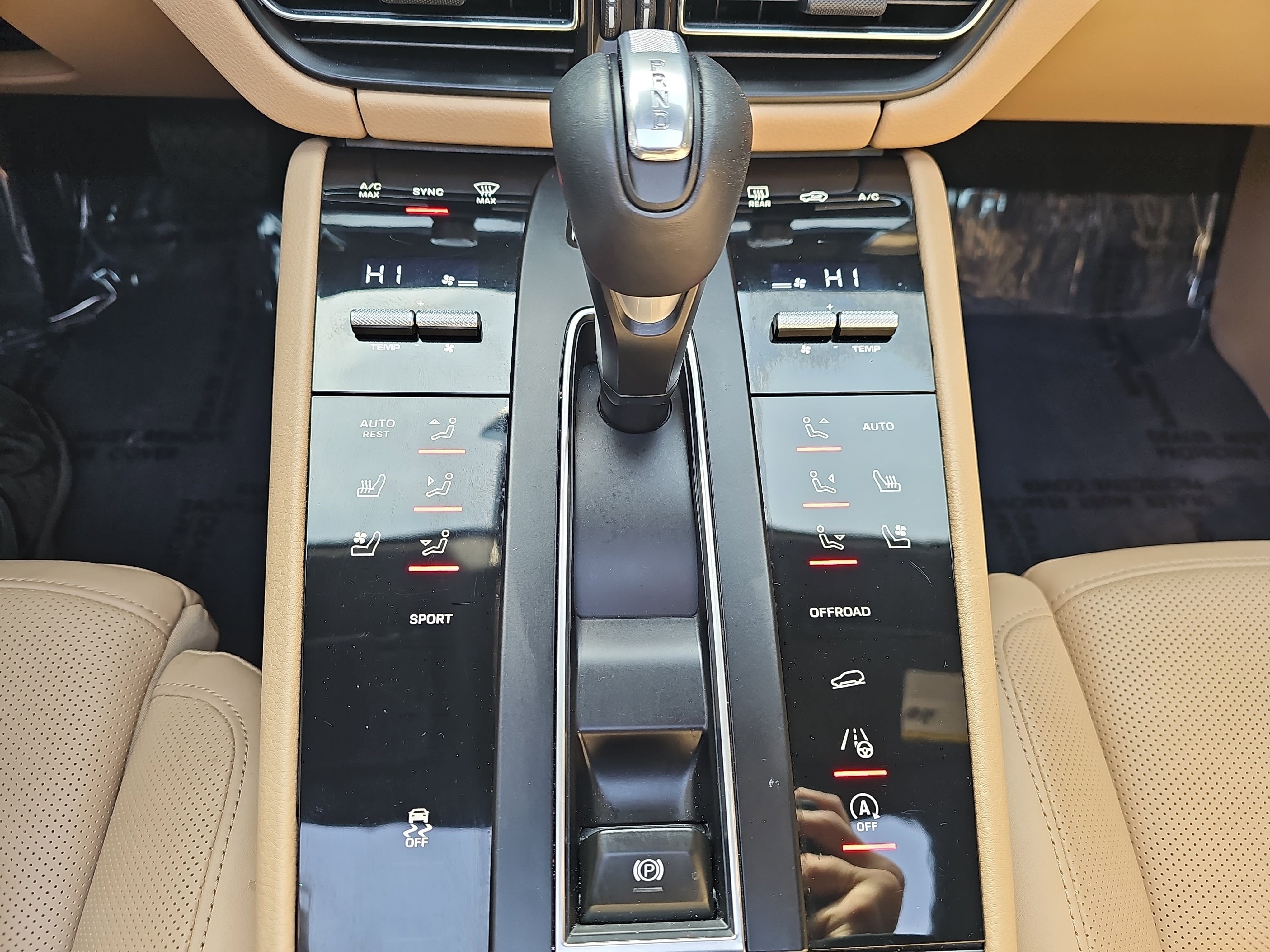 Used 2024 Porsche Macan image 22