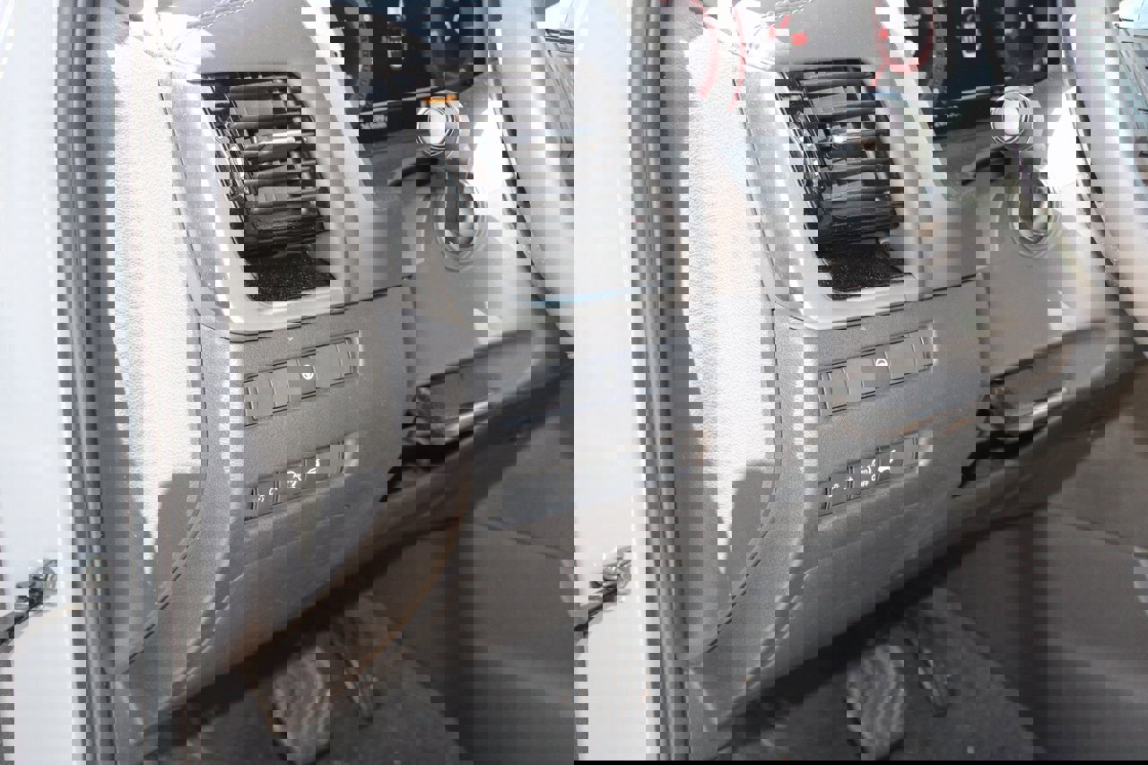 Used 2024 Nissan Rogue SL image 22