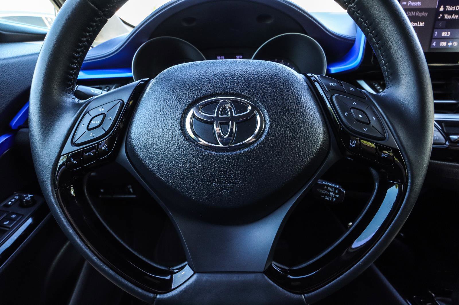 Used 2020 Toyota C-HR XLE FWD image 12
