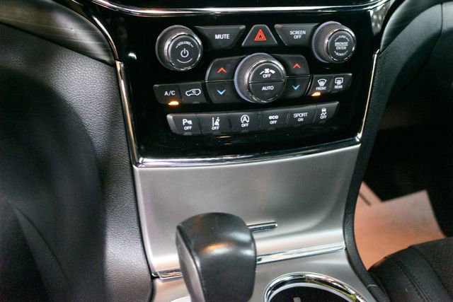 Used 2020 Jeep Grand Cherokee Altitude AWD/4WD image 19