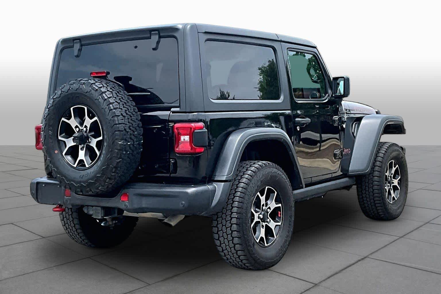 Used 2018 Jeep Wrangler Rubicon AWD/4WD image 12