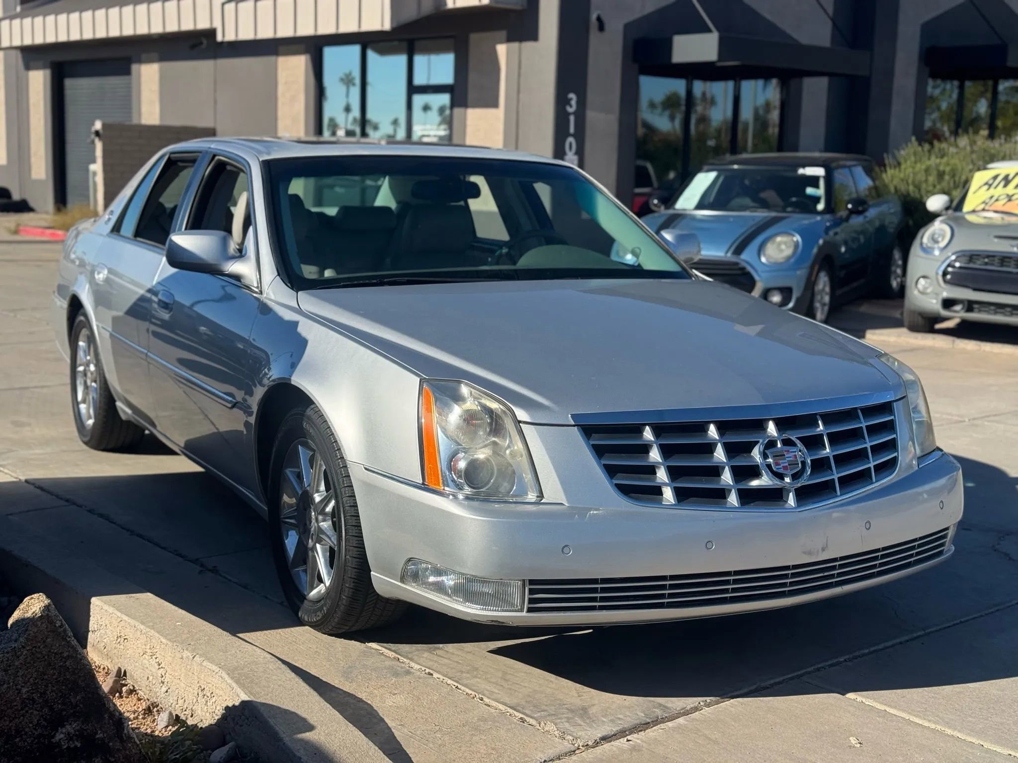 Used 2011 Cadillac DTS Luxury image 4