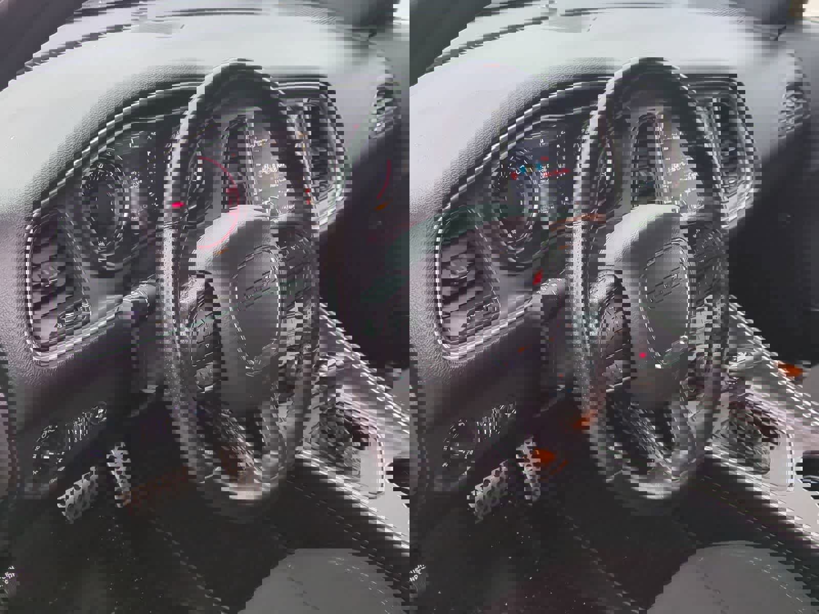 Used 2022 Dodge Challenger R/T w/ Driver Convenience Group image 10