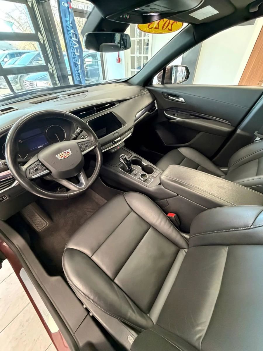 Used 2023 Cadillac XT4 Luxury w/ Cold Weather Package image 8