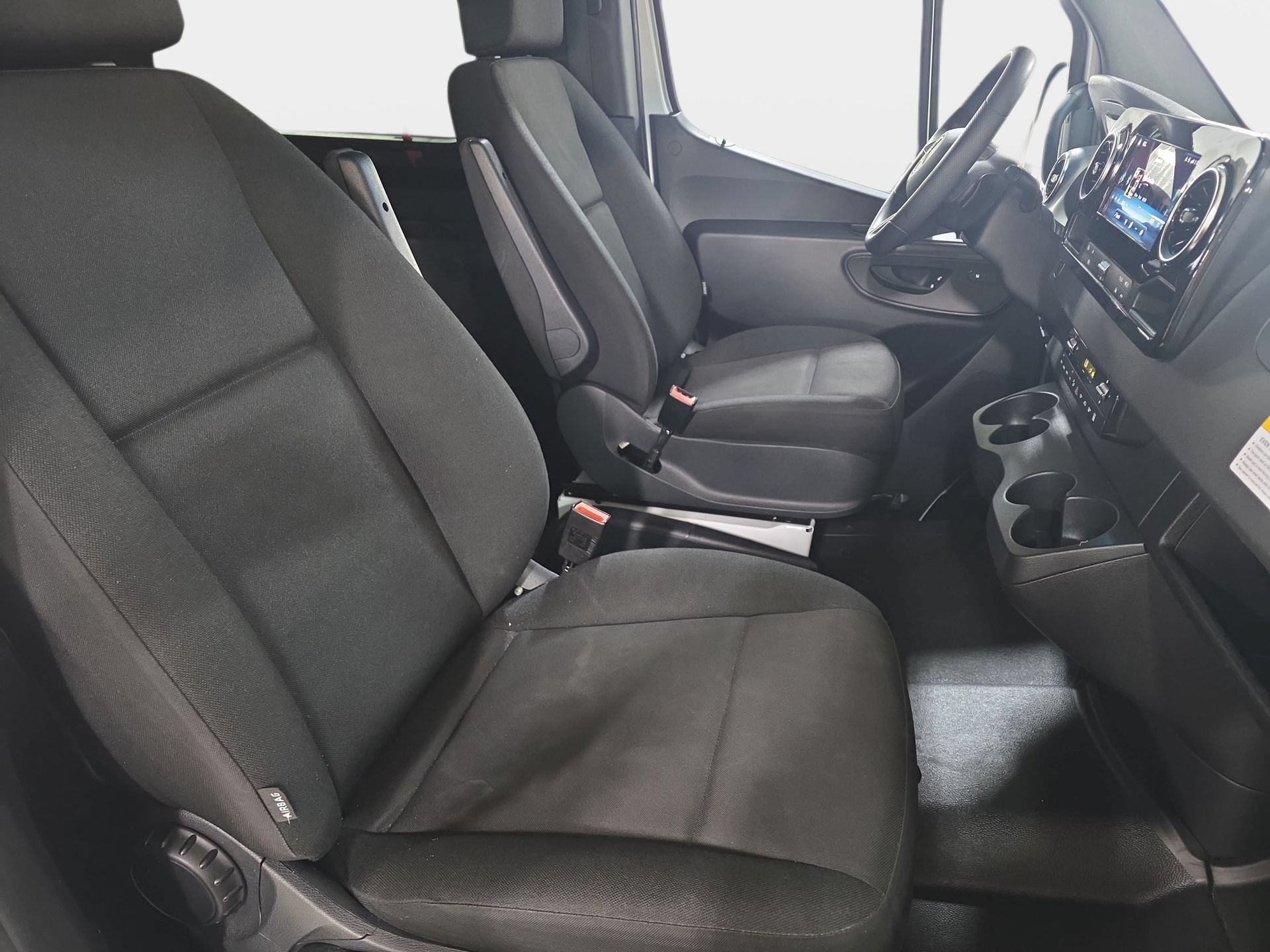 Used 2025 Mercedes-Benz Sprinter 2500 image 10