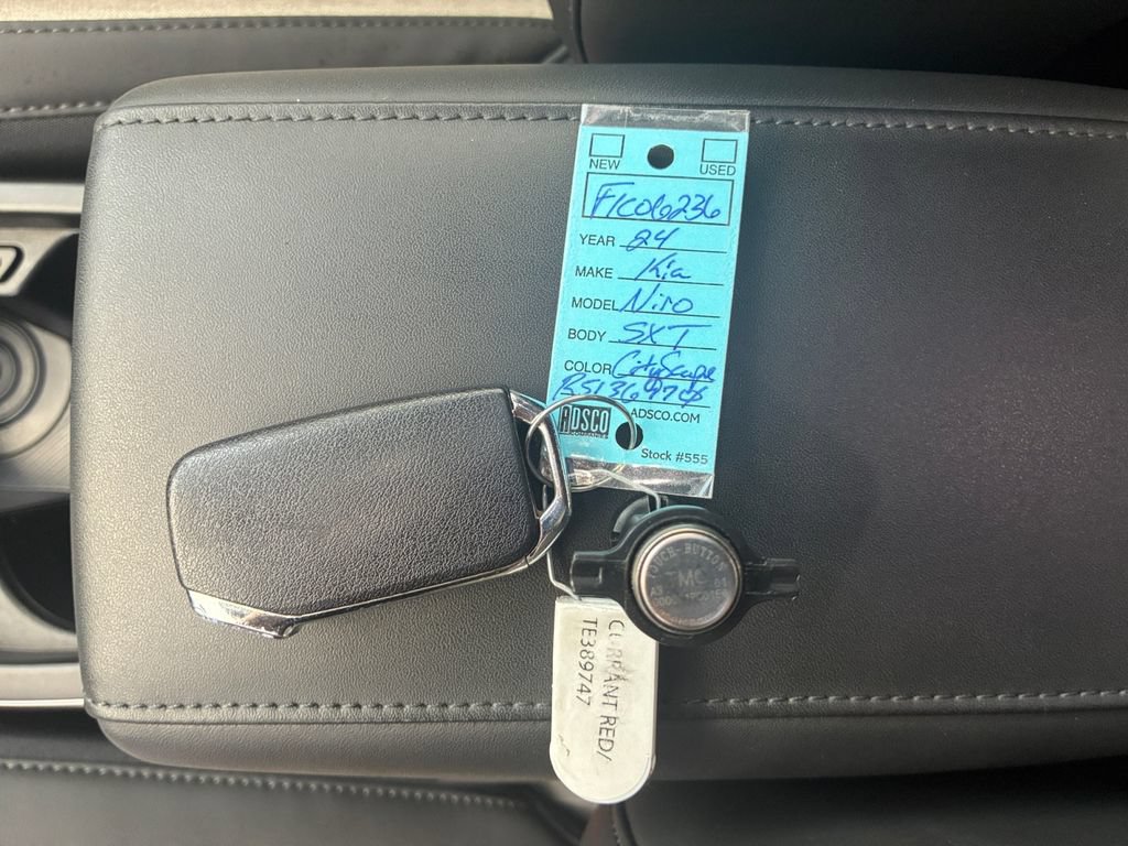 Used 2024 Kia Niro SX Touring FWD image 34