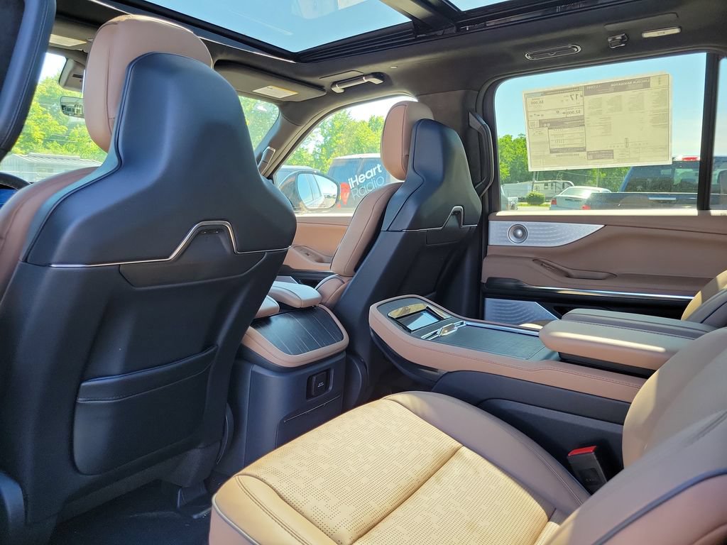 New 2026 Lincoln Navigator Black Label AWD/4WD image 16