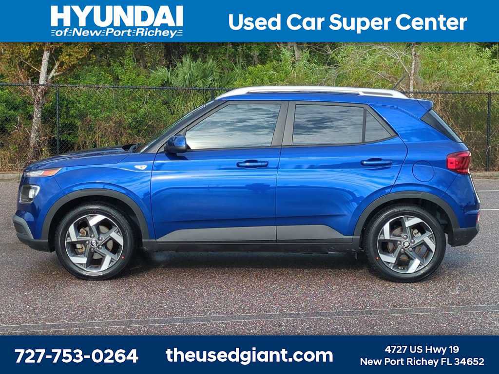 Certified 2023 Hyundai Venue SEL FWD image 2