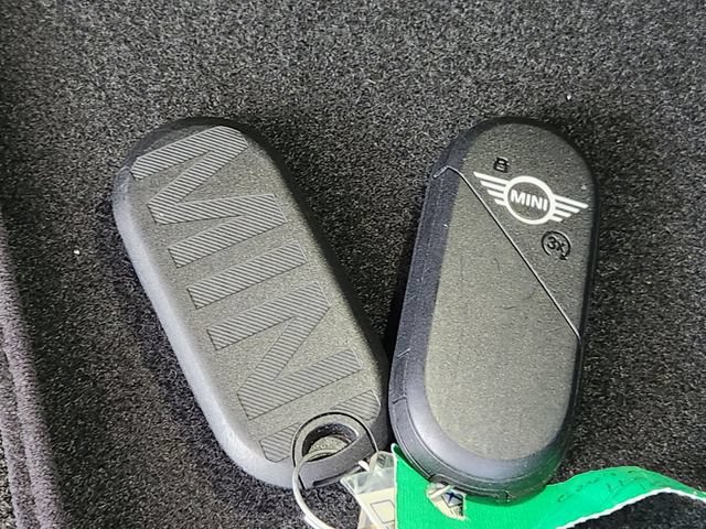 Used 2025 MINI Cooper 2-Door Hardtop FWD image 30