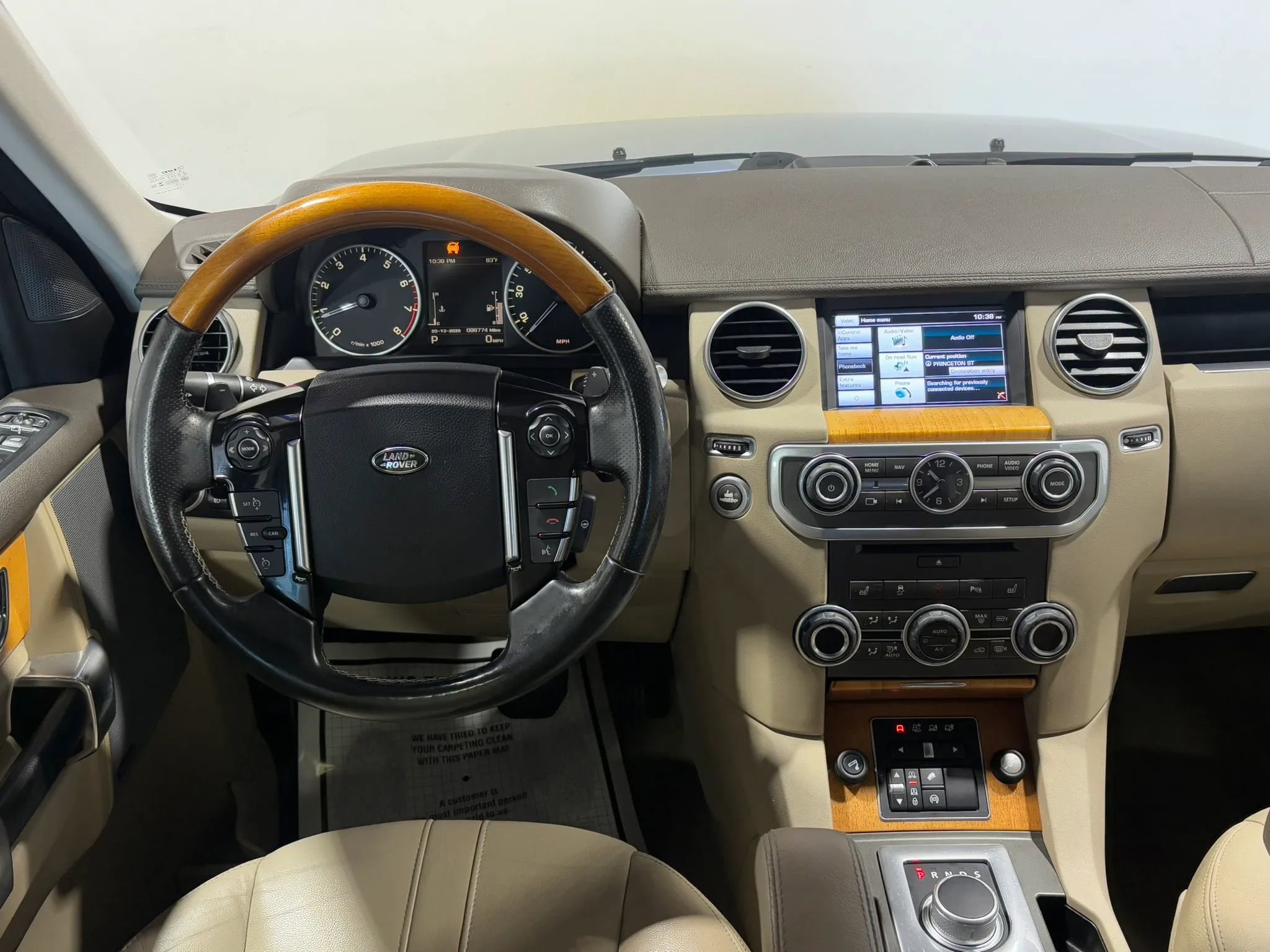 Used 2015 Land Rover LR4 HSE AWD/4WD image 12