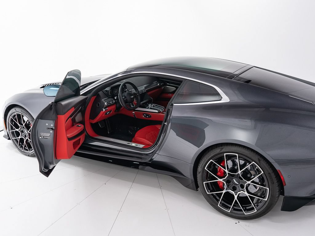 Used 2025 Aston Martin Vanquish RWD image 9