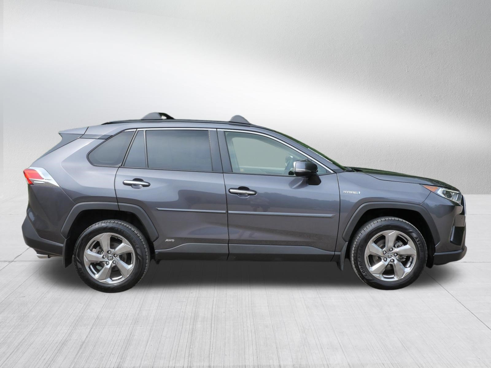 Used 2020 Toyota RAV4 Limited AWD/4WD image 9