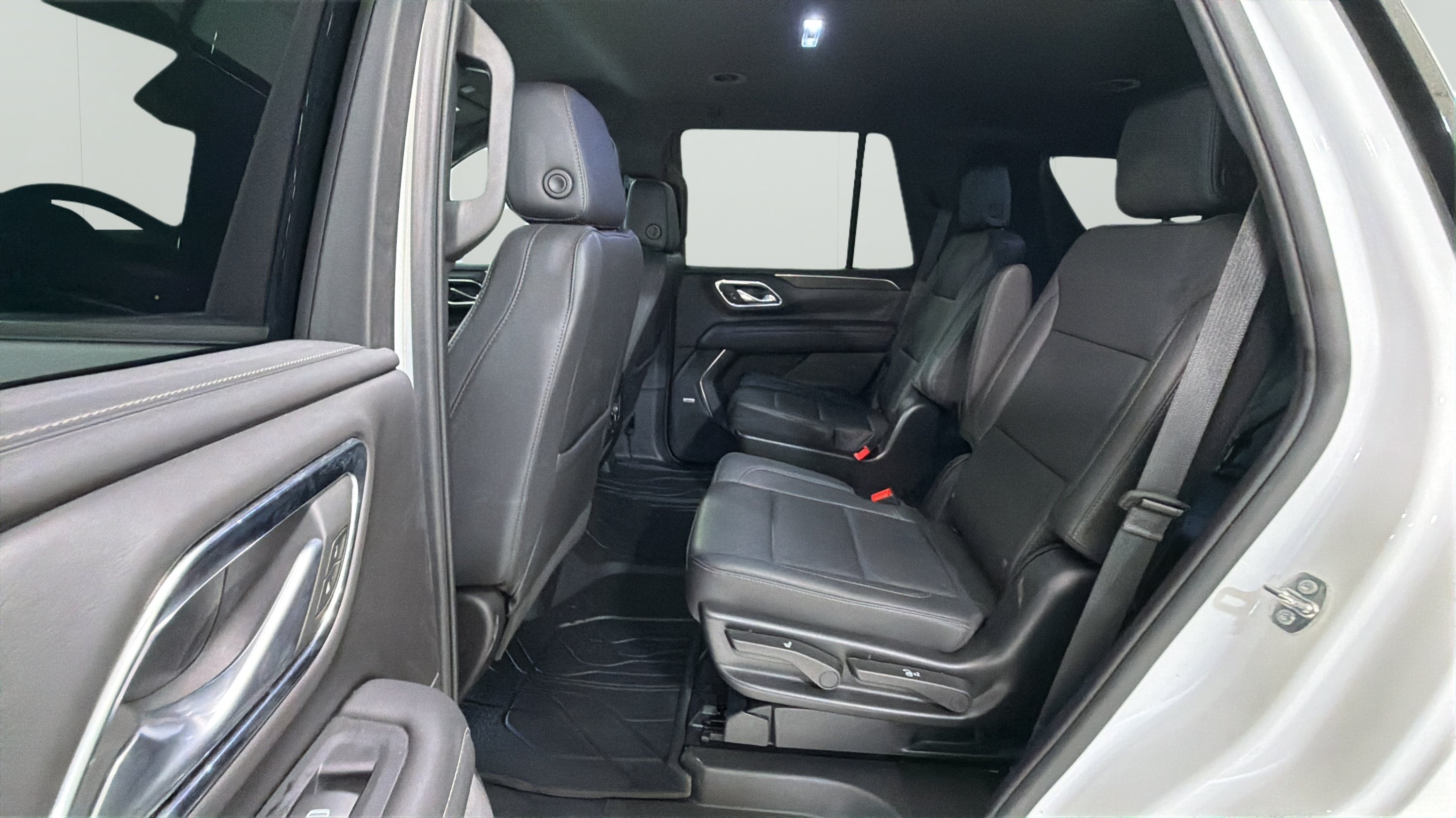Used 2023 Chevrolet Tahoe LT w/ Luxury Package RWD image 19